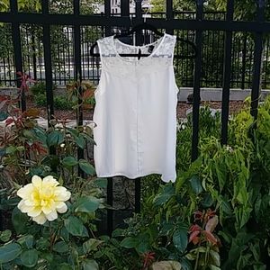 Forever 21 Sleeveless blouse w lace white